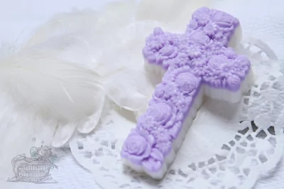 Mýdlo s církevním motivem - Kříž s květy